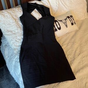 little black fitted Guess dress
